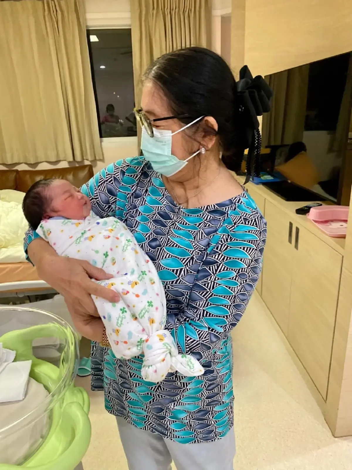Tun Pichetchai升级当爸!妻子平安诞下爱女迎来新成员