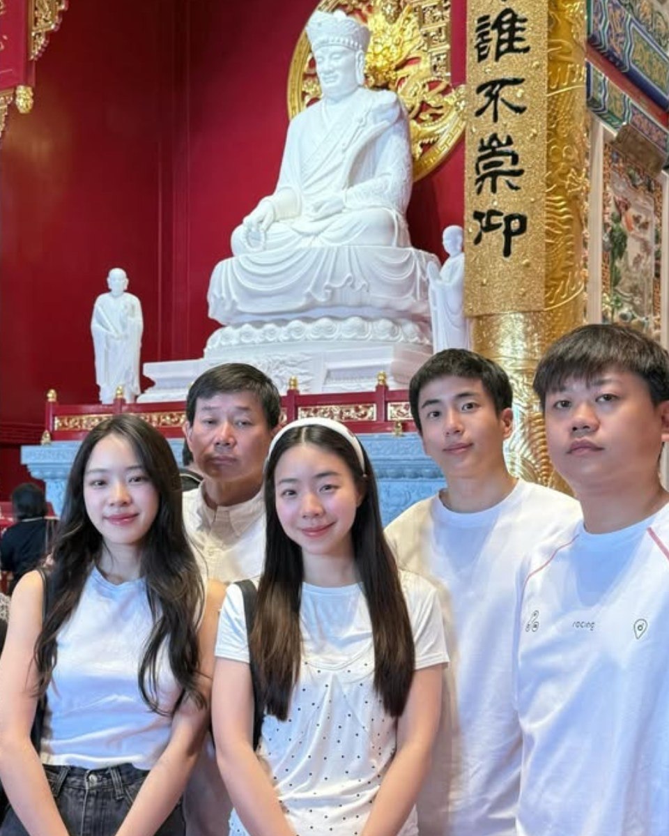 Nonkul携Aff陪伴家人做功德 温馨庆生已故母亲惹泪目