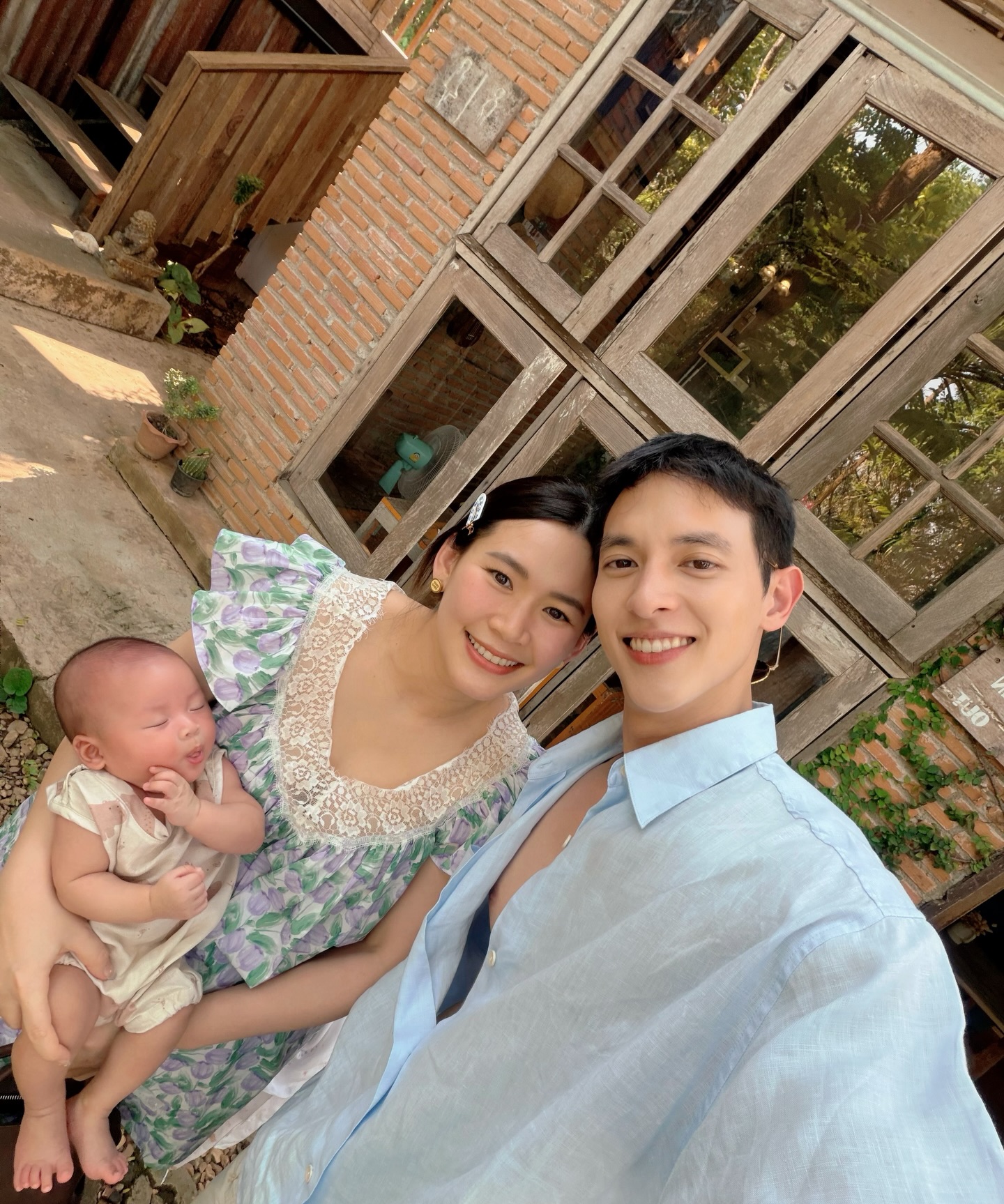 James Jirayu分享儿子首次尝试辅食 感叹孩子长太快差点落泪