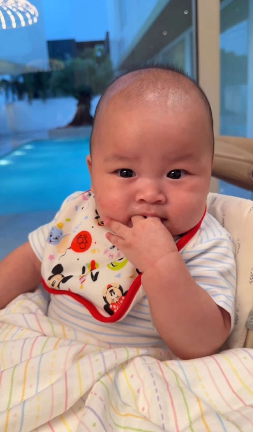 James Jirayu分享儿子首次尝试辅食 感叹孩子长太快差点落泪