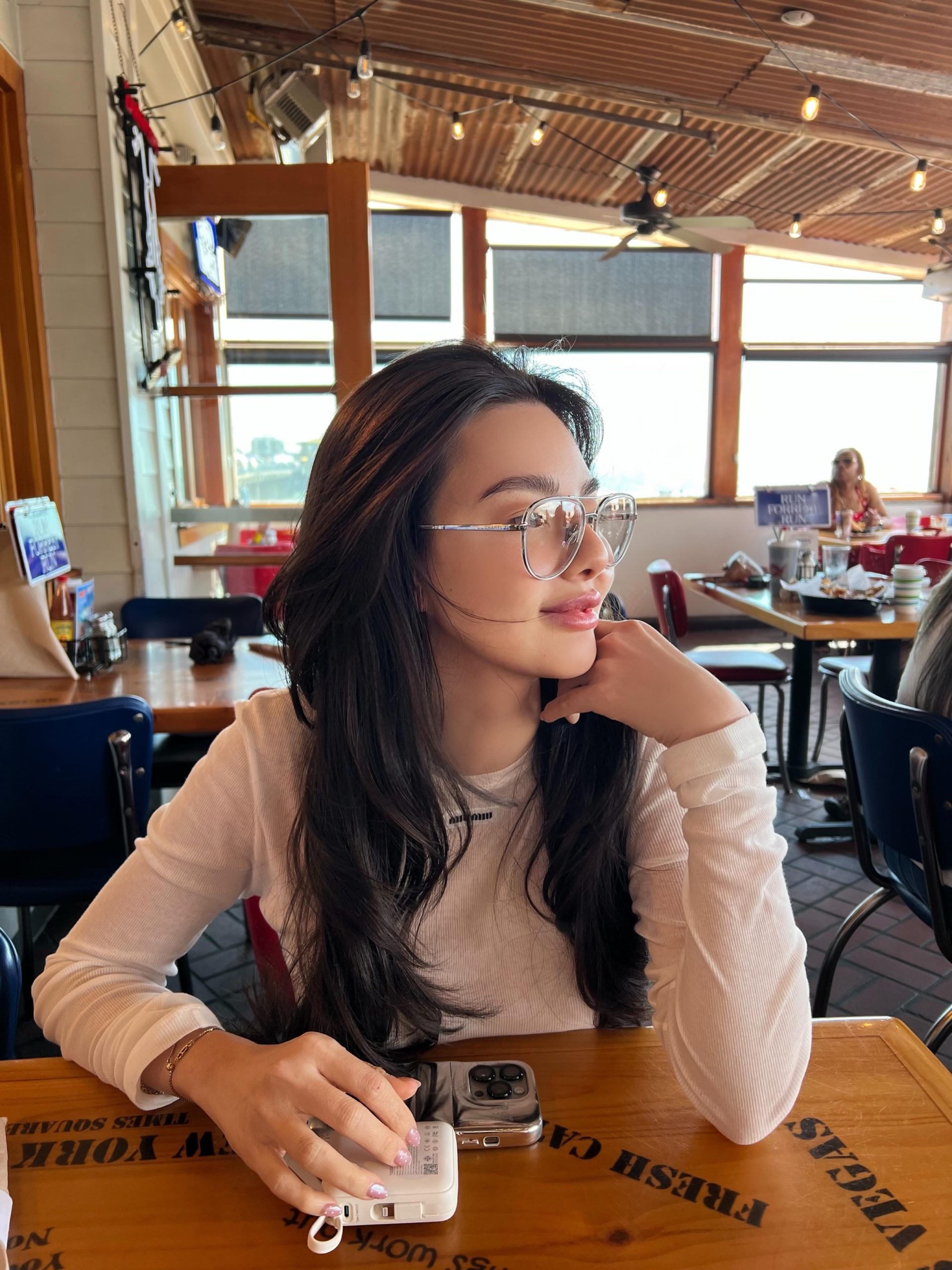 Due Arisara美国旅行照泄玄机 疑似开启新恋情