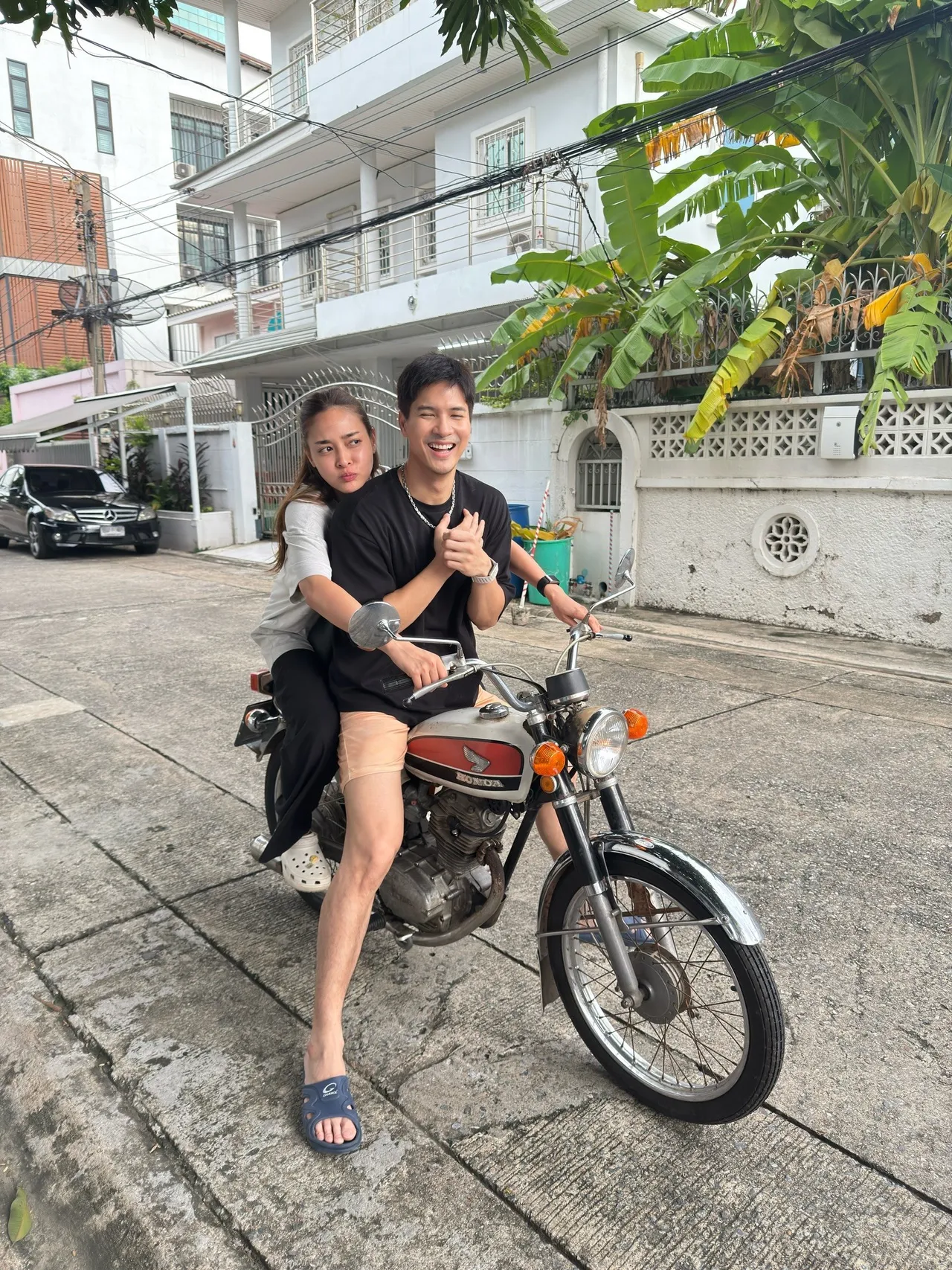 Pooklook与Mike公开婚后生活 否认怀孕传闻称只是体重上升