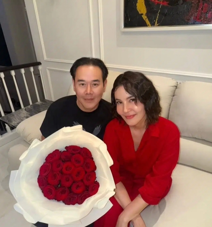 Tanya回应与Peck关系现状 坦言已降低夫妻身份