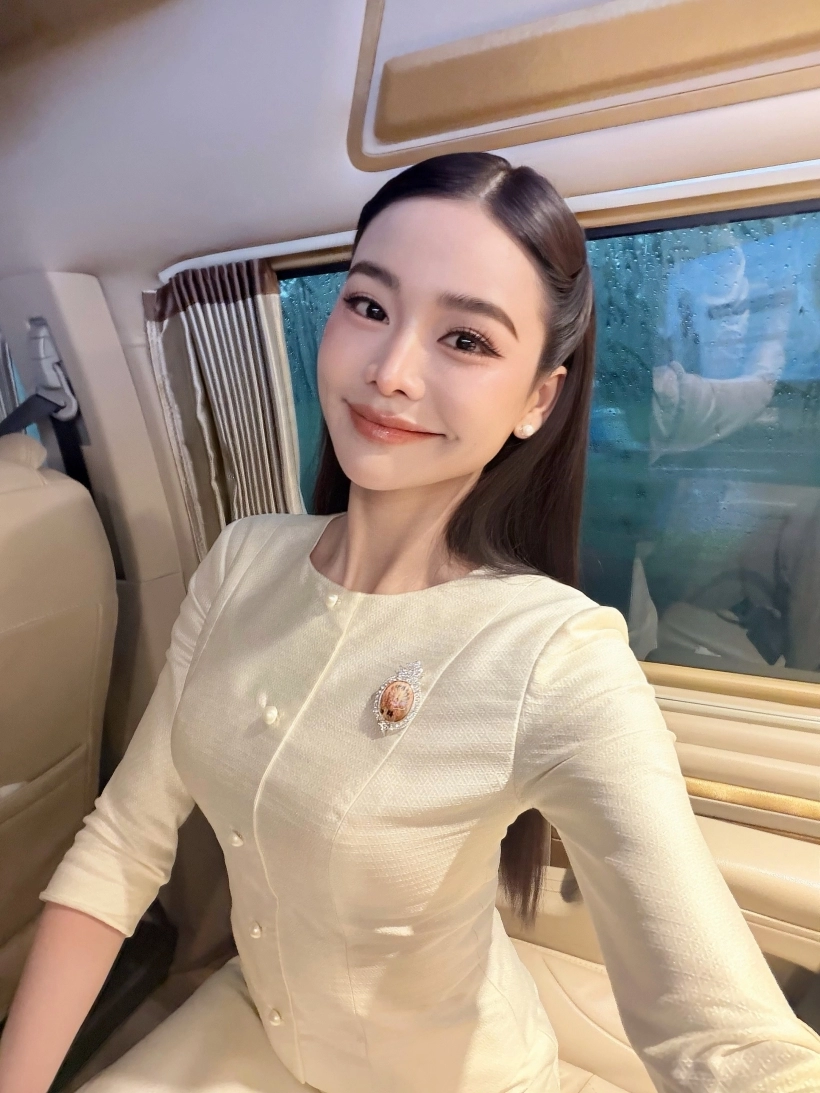 Engfa Waraha泰装亮相祭祀仪式 温婉优雅造型惊艳全场