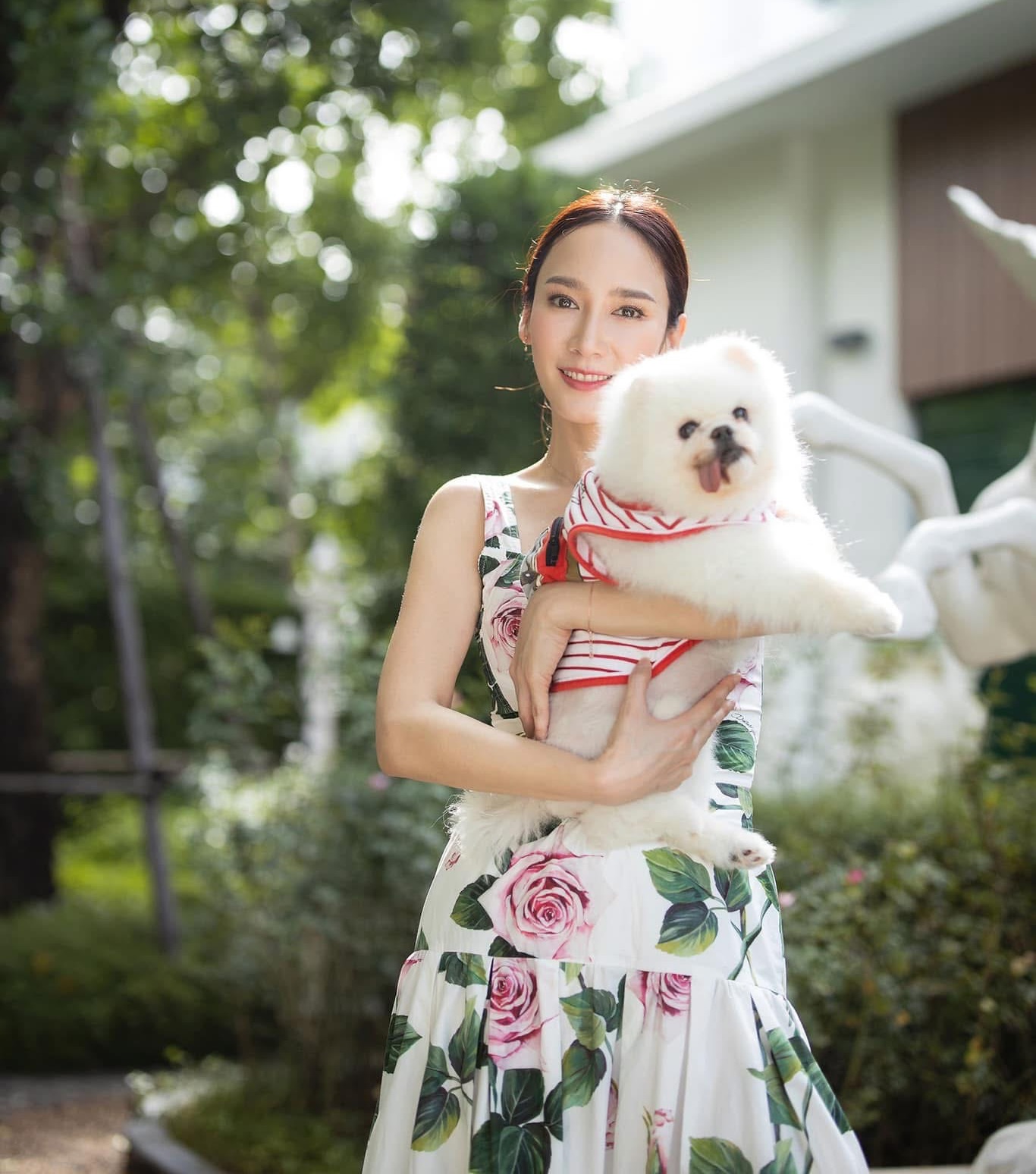 Aum Patchrapa回应为何没人敢追自己:与其把时间给错的人 不如陪伴爱犬