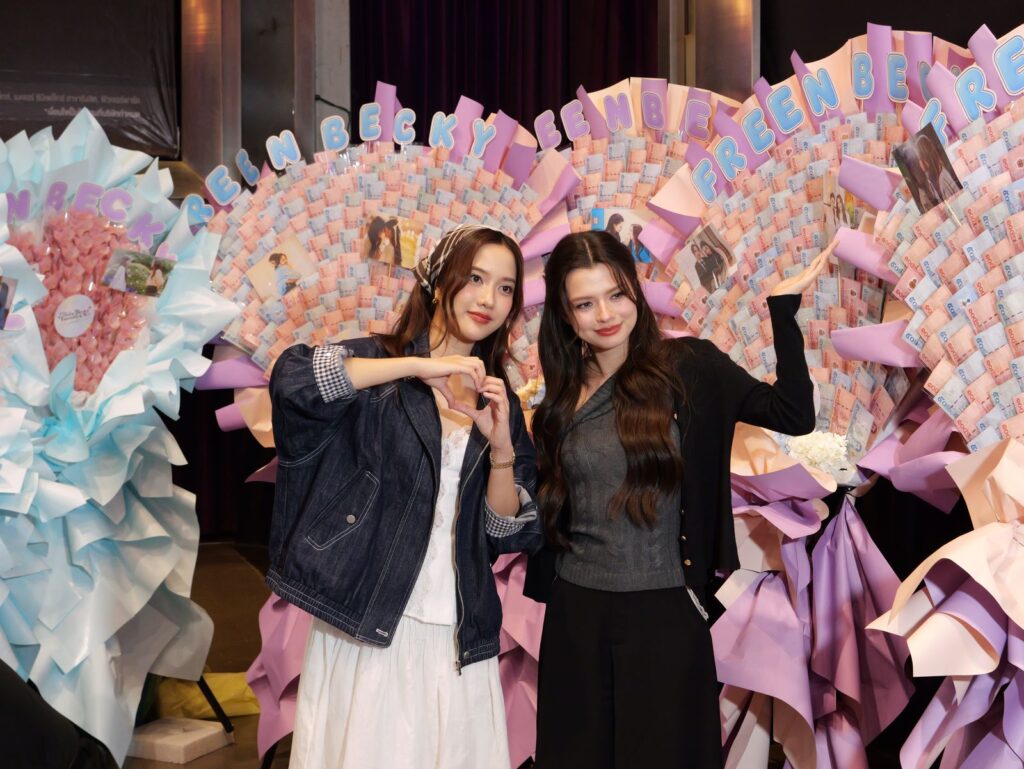 Freen&Becky与粉丝共迎剧集大结局 现场泪洒结局约定再见