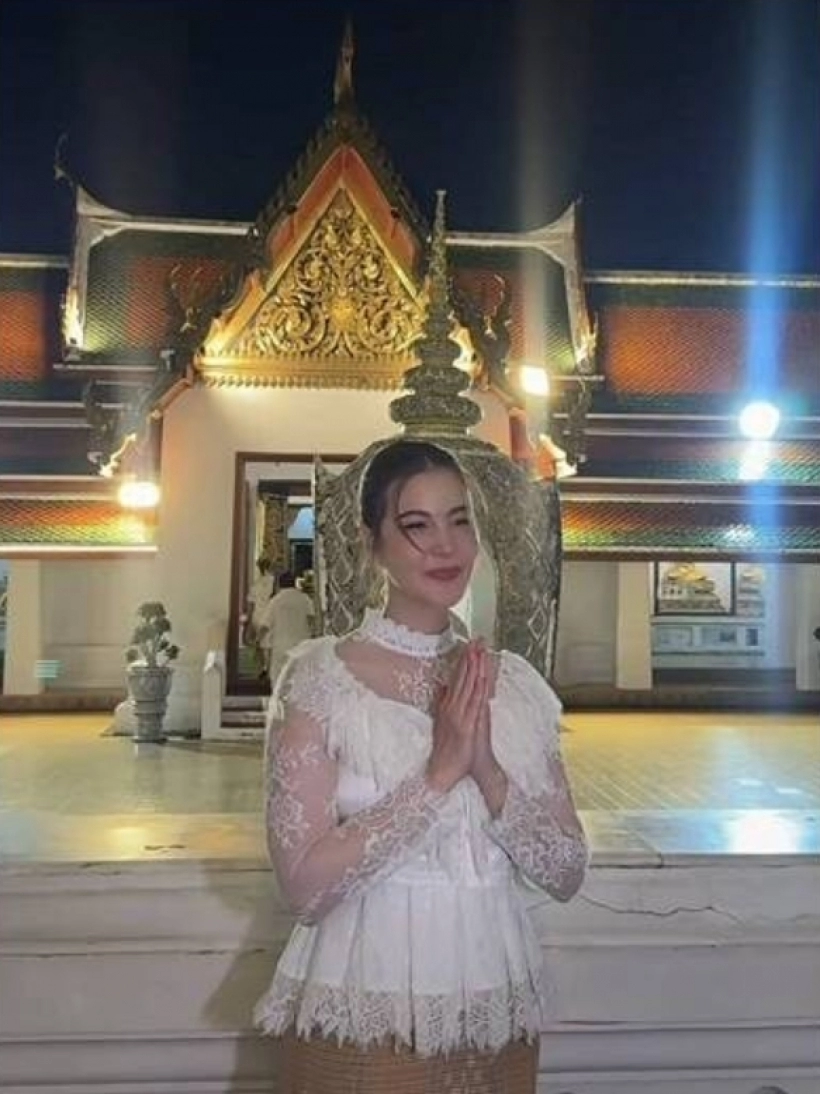 Tanya携Peck完成祈福法会 亲自回应外界猜测