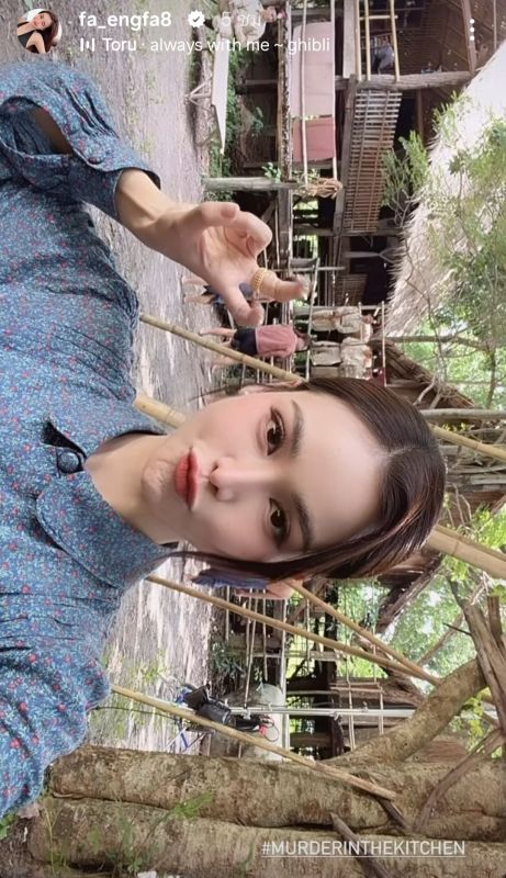 Engfa拍戏获粉丝暖心应援 一口酸水果逗笑全剧组