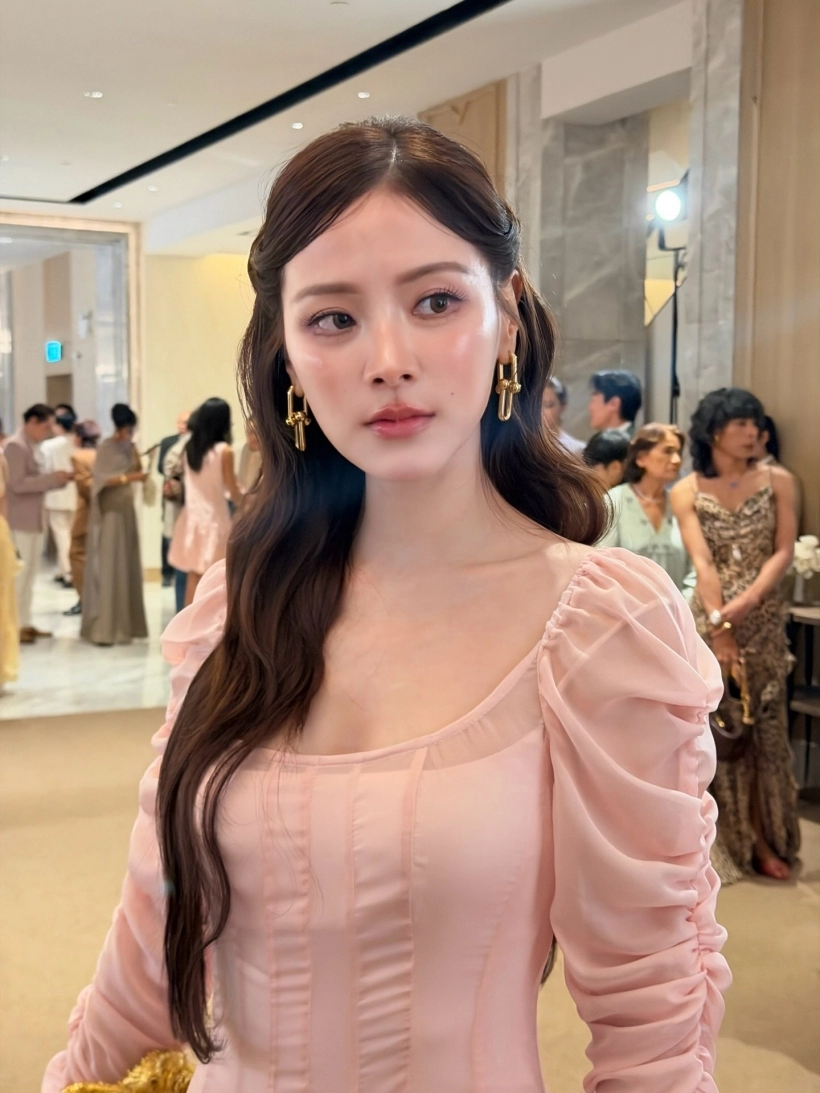 Baifern婚礼现场意外摔倒 抢捧花画面掀热议