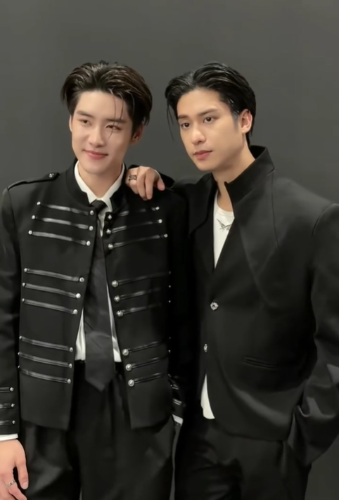 August & Leng欣慰《天生一对》新版获关注 呼吁观众继续追剧
