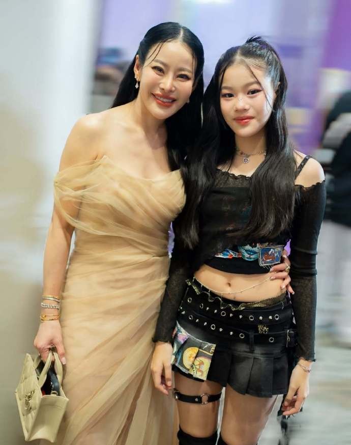 Ning Panita欣慰女儿首次登电视舞台 暂不急于安排出道