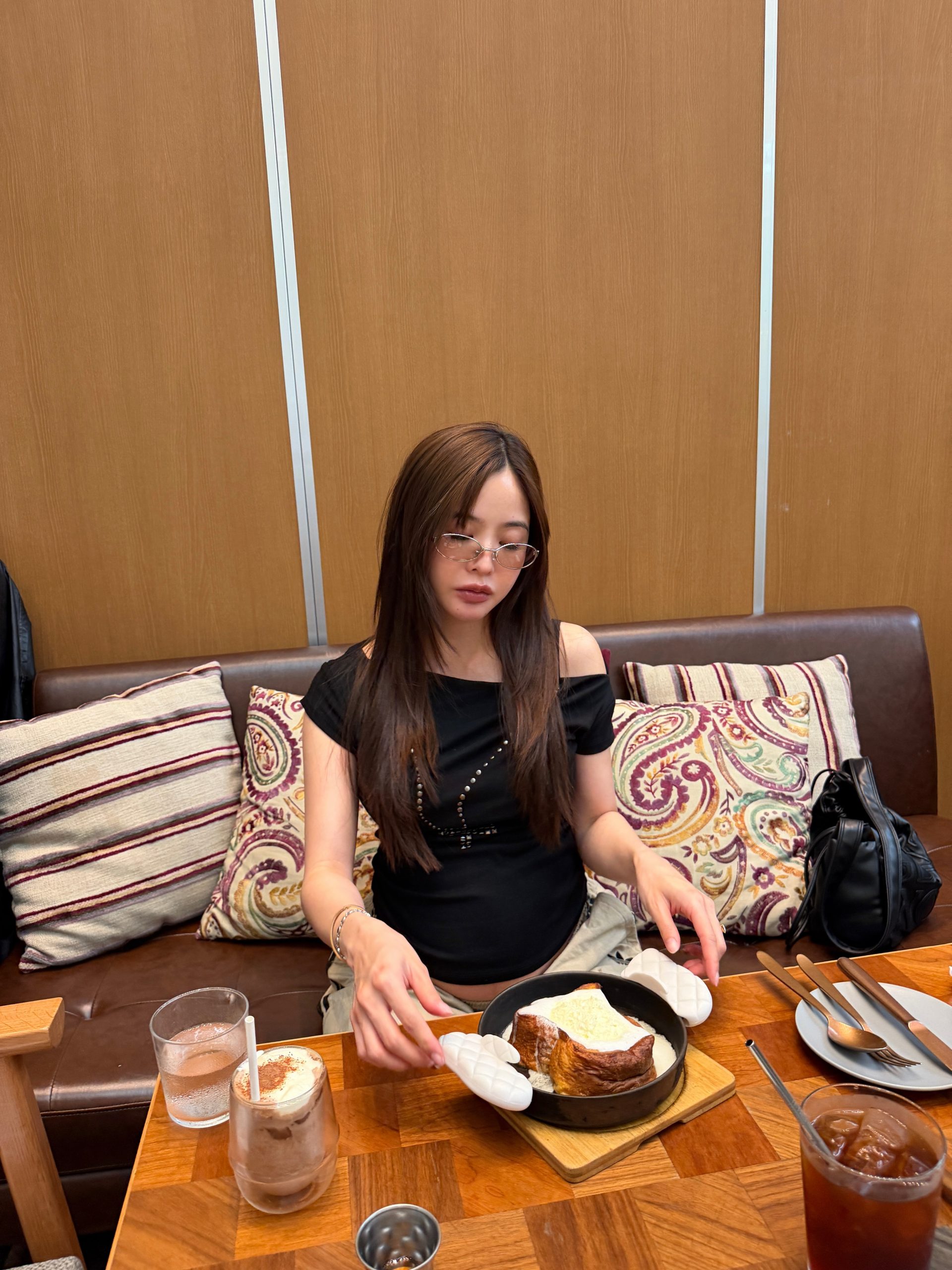 风波后迎来平静时光 Mind Lapassalan晒孕期旅行照