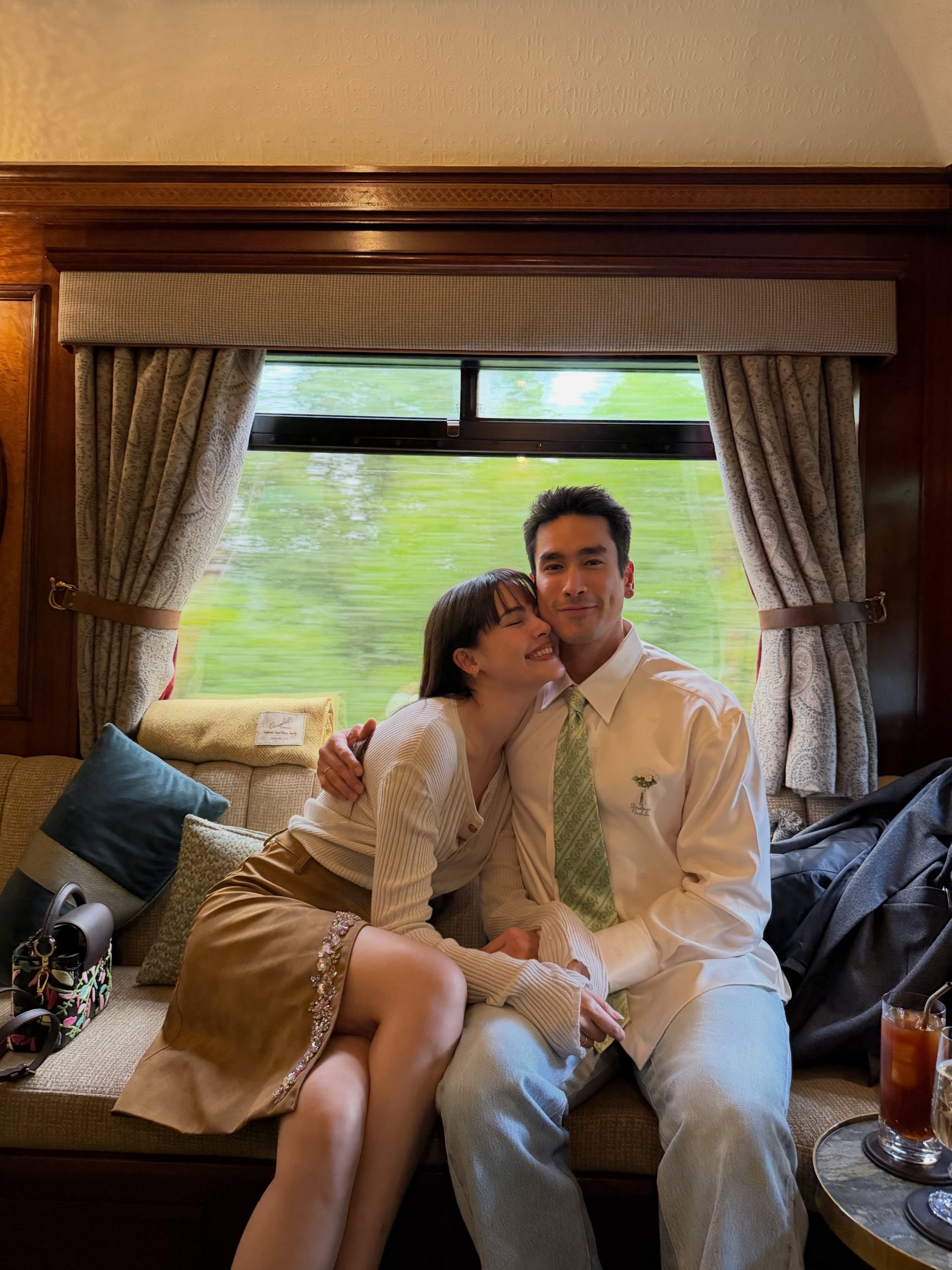 Nadech、Yaya甜游苏格兰 Nadech传统服饰造型成焦点