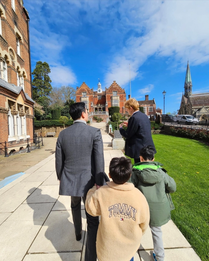 Chompoo Araya改变计划 暂不送儿子赴英国留学