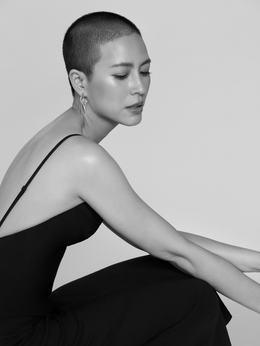 Jooy Warattaya时隔8年回归大银幕 为新电影剃光头超牺牲