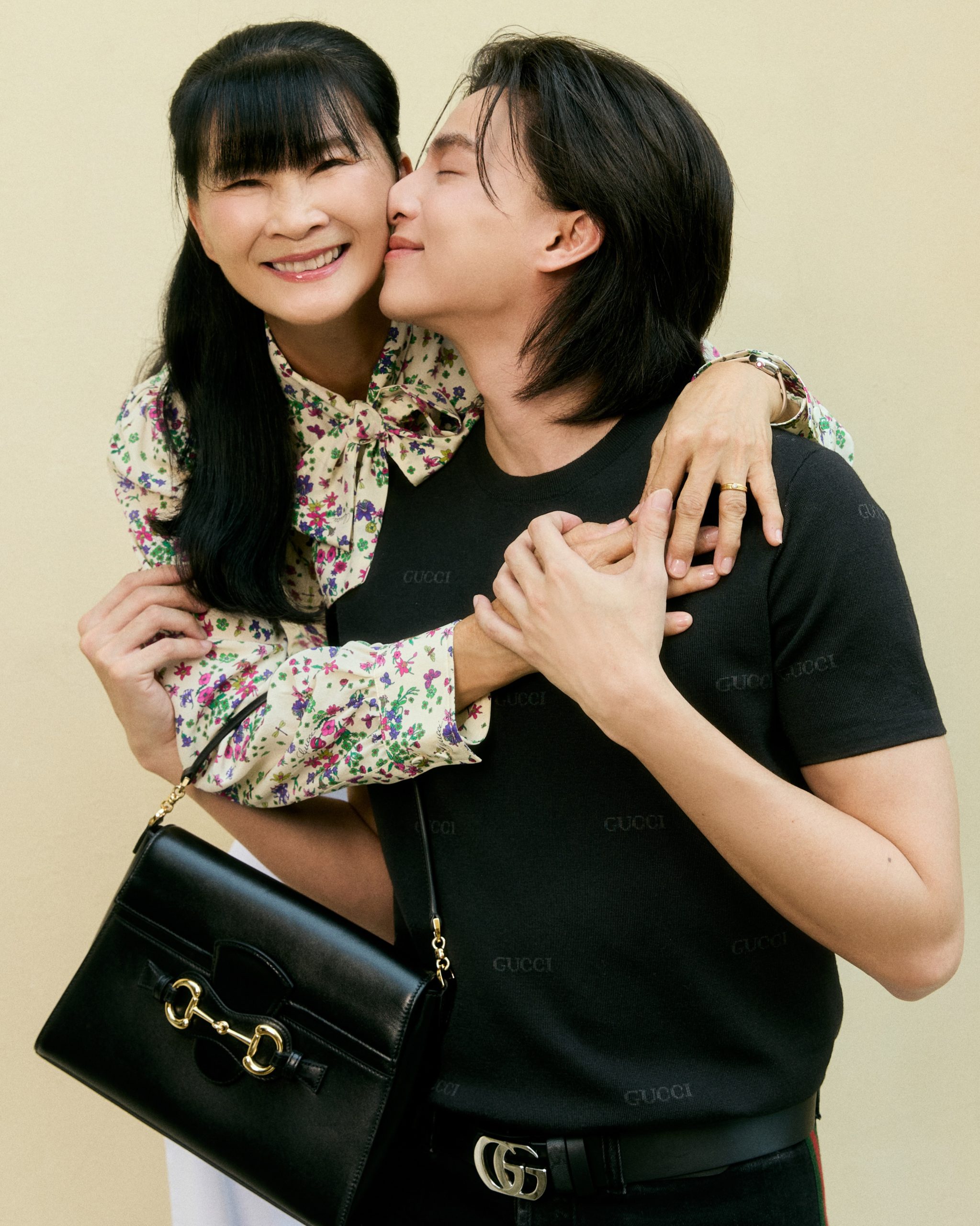Gulf与妈妈温馨互动 分享母子深厚感情