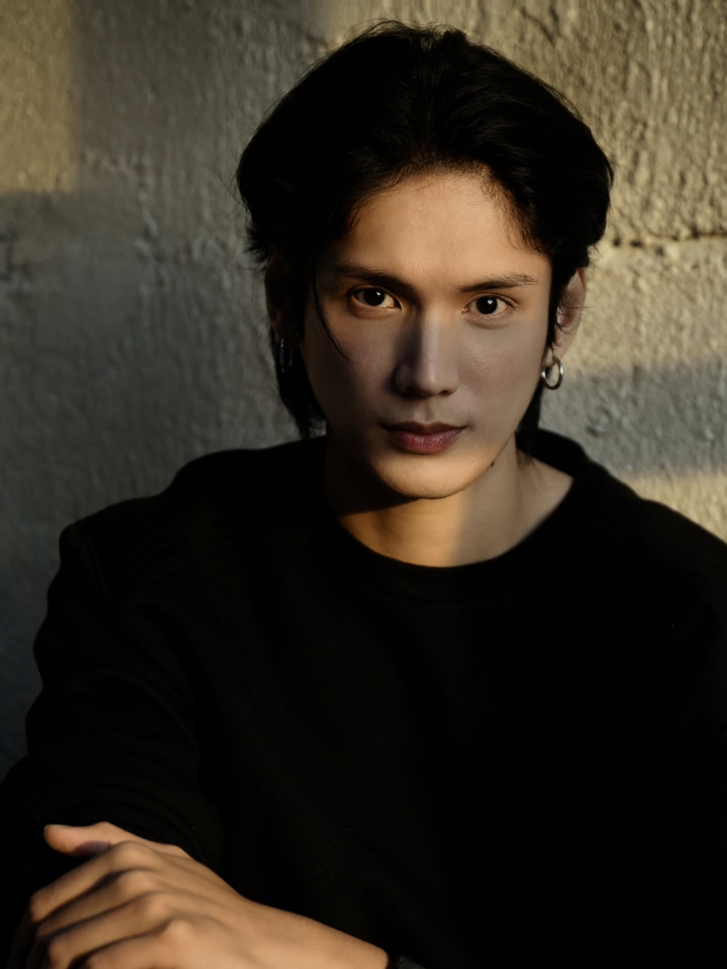 Nef Rattanan父亲遭多人围殴重伤 本人赴警方求助追查案件