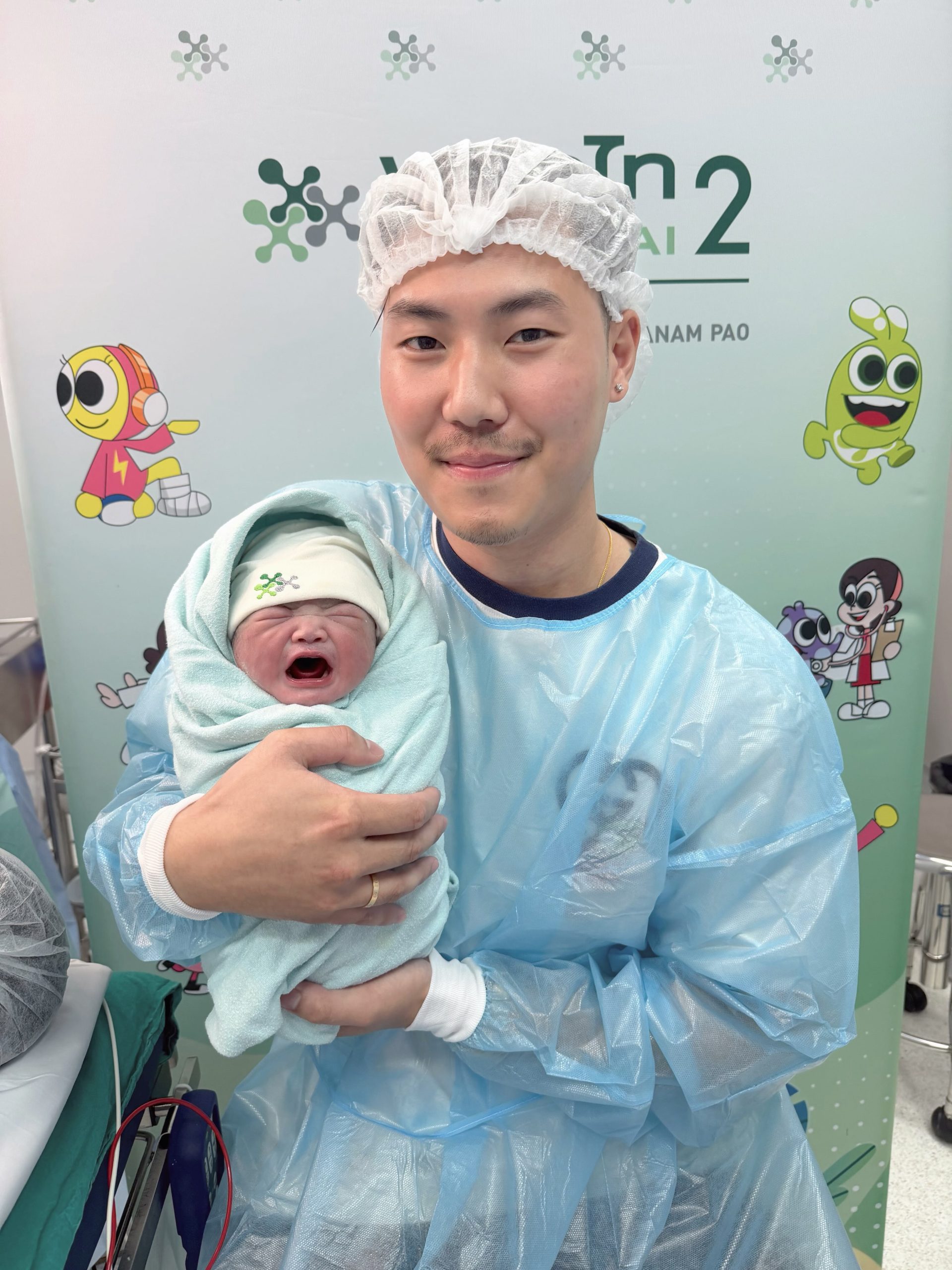恭喜！Pat Napapa平安诞下女儿 晒一家人首张温馨合照