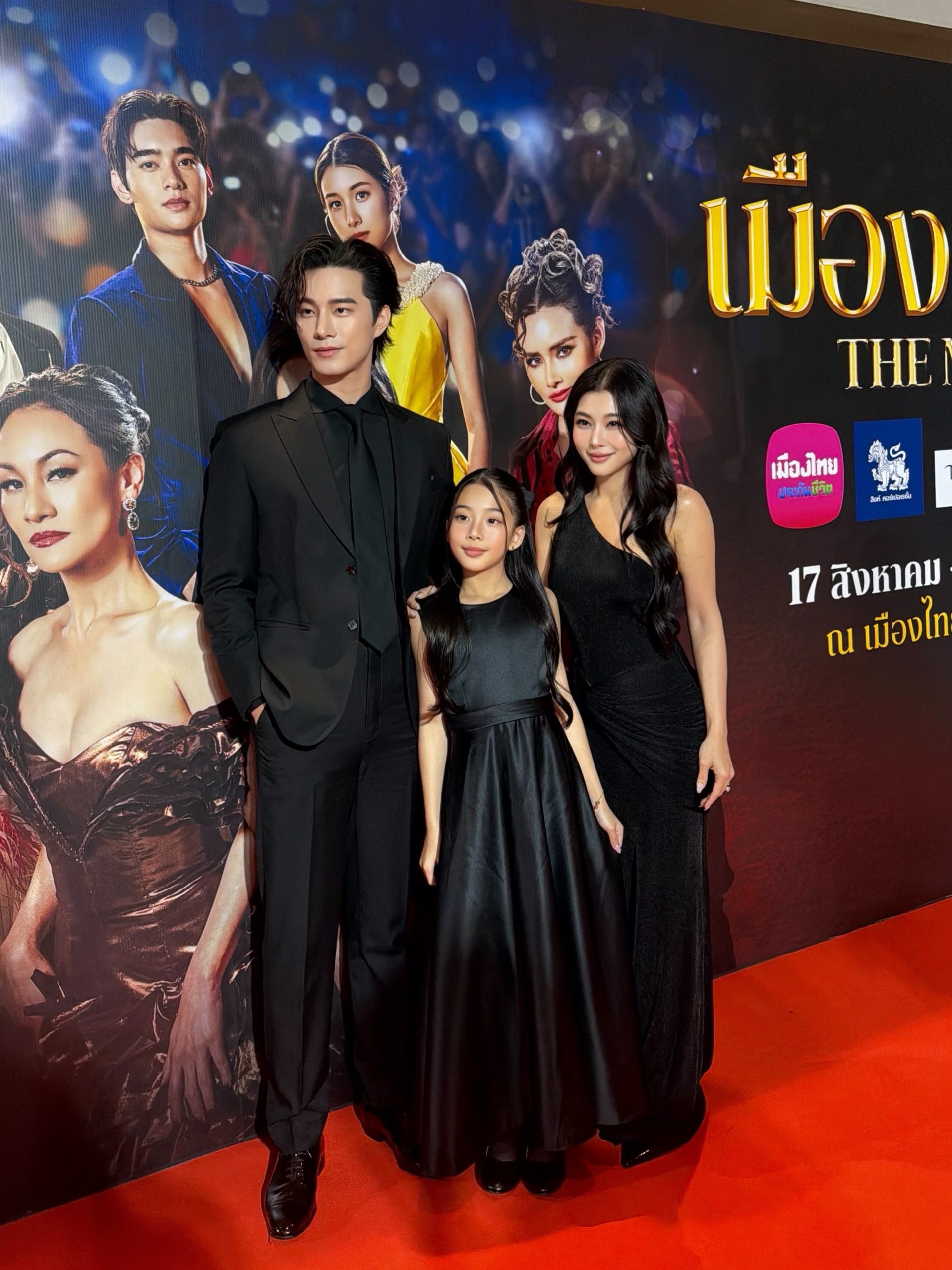 Bie Thassapak腹痛蔓延至背部紧急手术 Gubgib与女儿们陪伴照顾