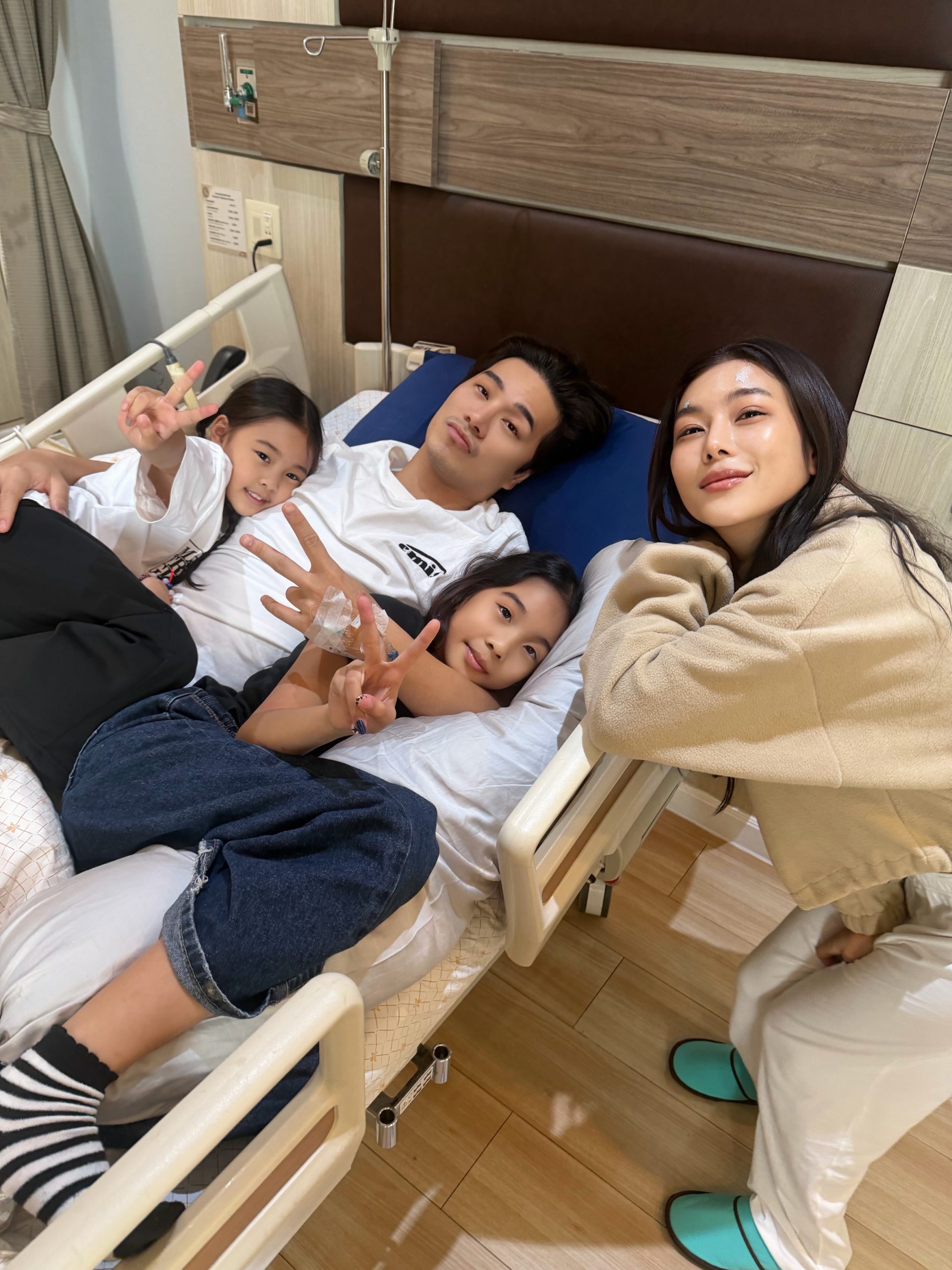 Bie Thassapak腹痛蔓延至背部紧急手术 Gubgib与女儿们陪伴照顾
