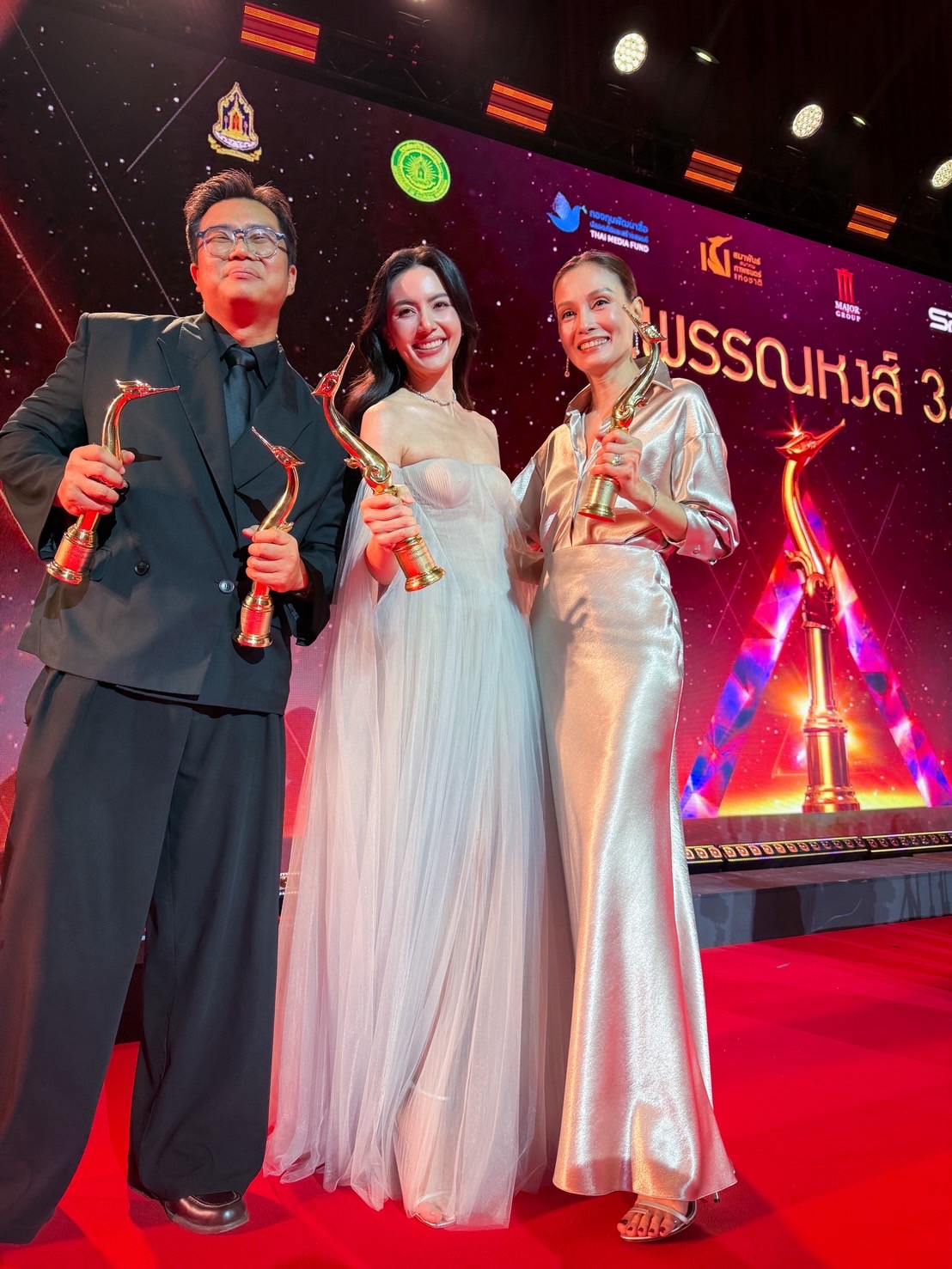 Apasiri Nitibhon自豪摘得第34届金天鹅奖最佳女配角