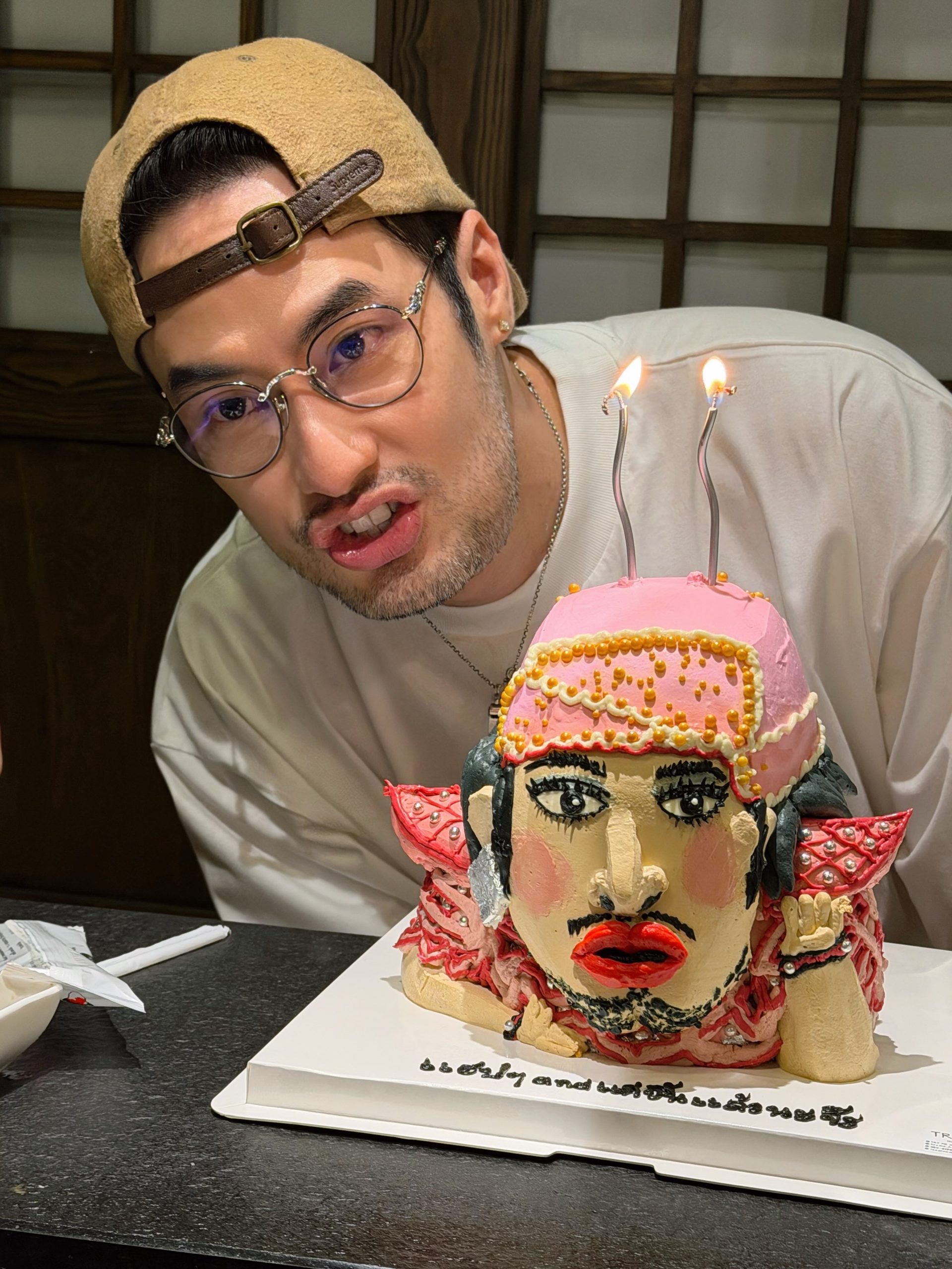 Boy Pakorn迎42岁生日自认变得更沉稳 回应手上戒指是否有特殊含义