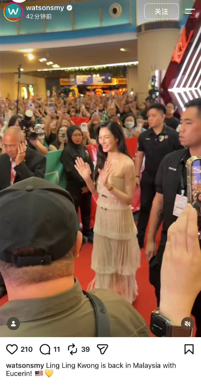 Lingling Kwong亮相马来西亚活动 粉丝挤爆商场热情应援