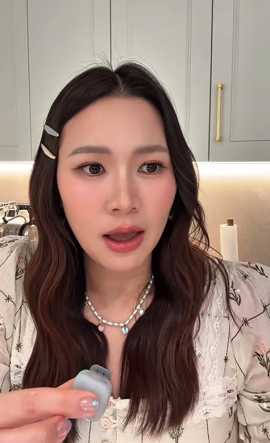 James与Foam按规律照顾宝宝 持续咨询医生