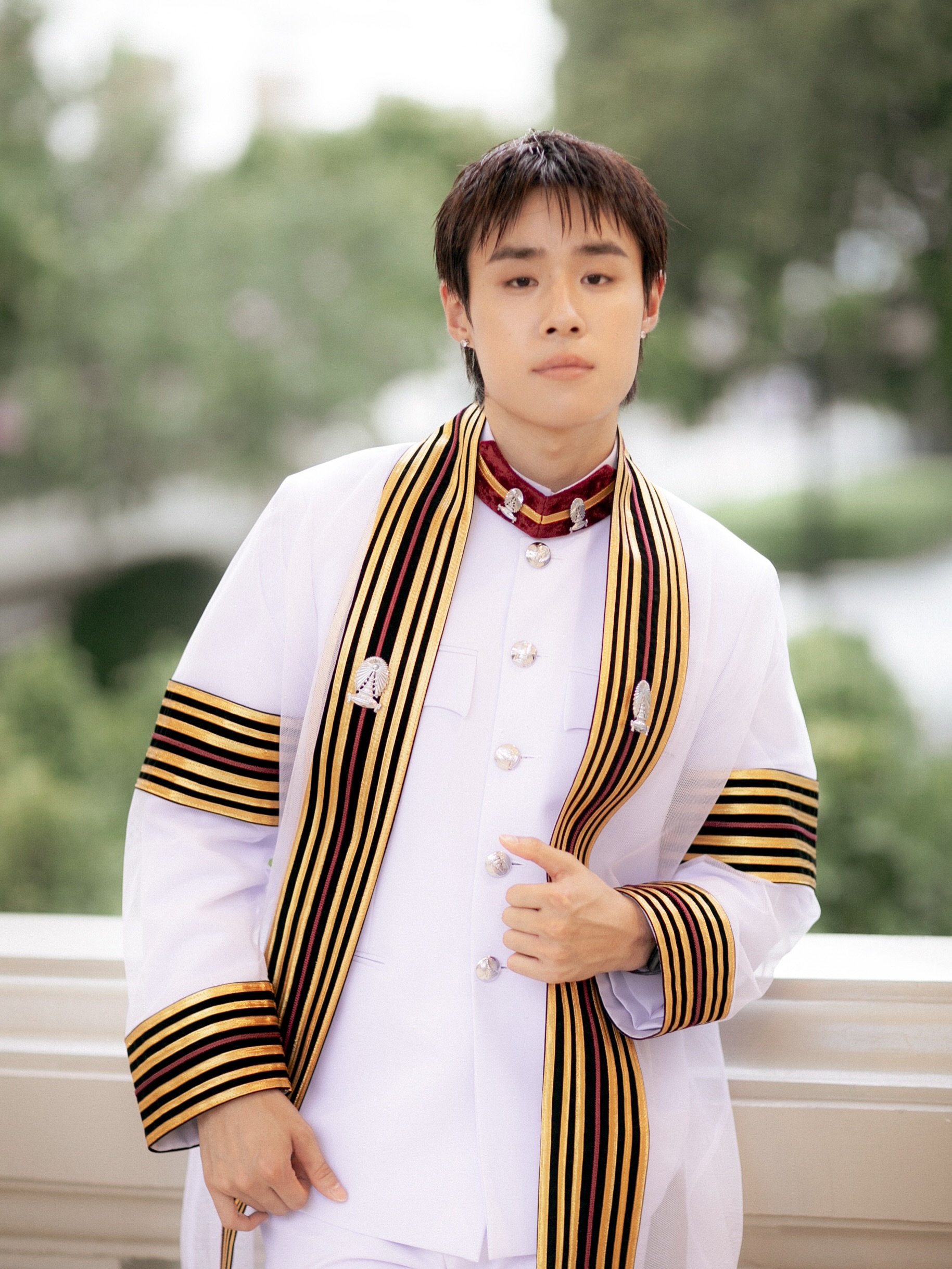 Nut Thanat晒学士服照片庆祝毕业 学业与演艺事业双丰收