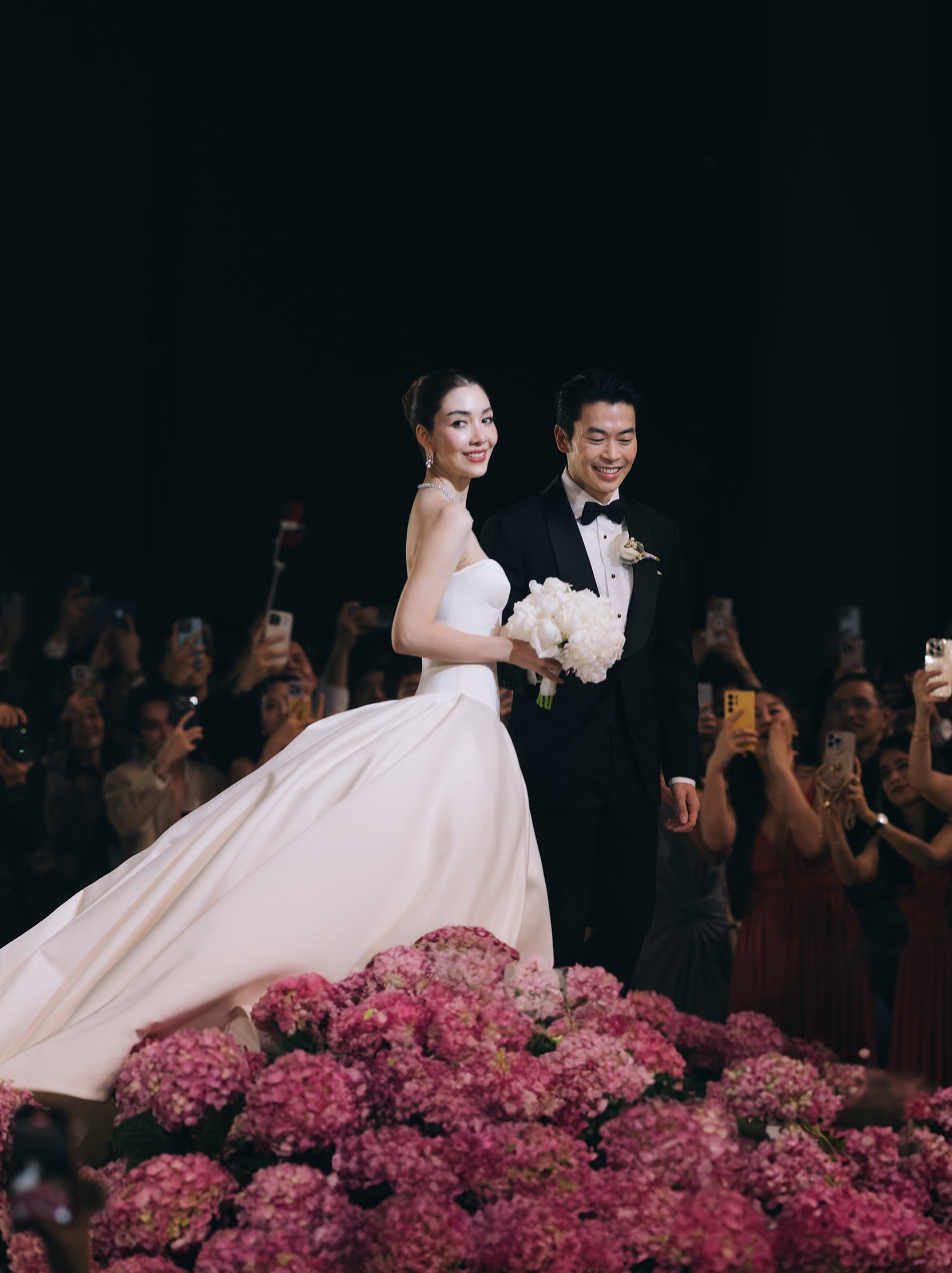 Nick晒与Woonsen婚礼照 甜蜜庆祝结婚2周年