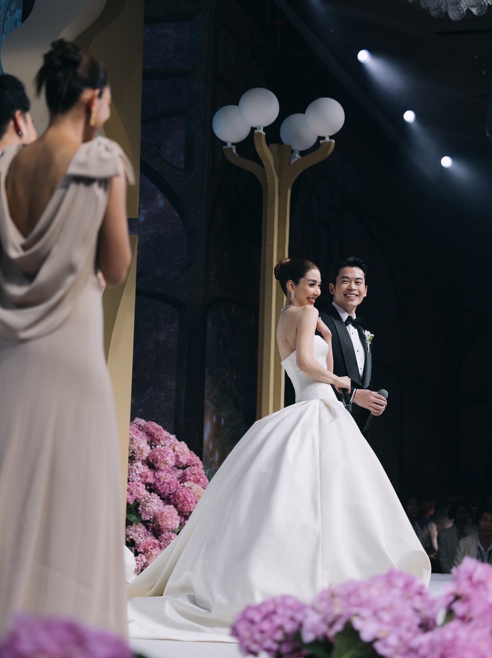Nick晒与Woonsen婚礼照 甜蜜庆祝结婚2周年