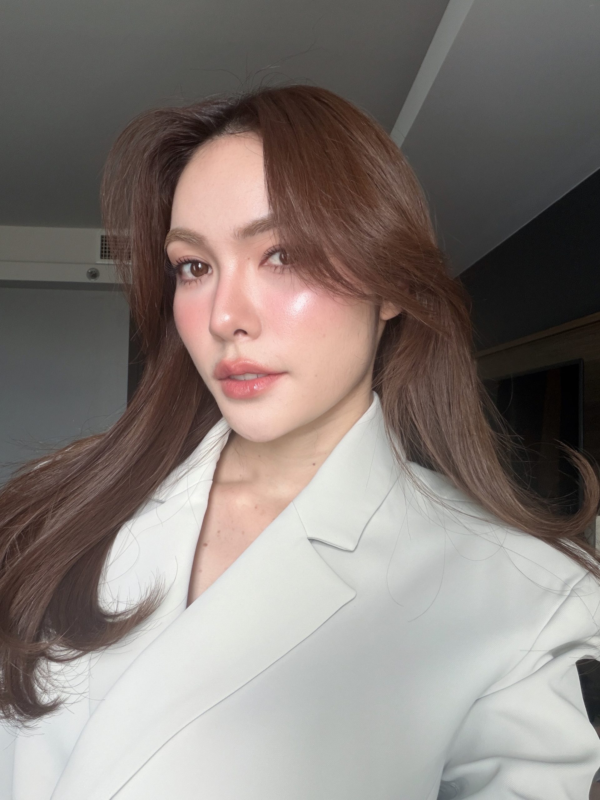Charlotte Austin陷“不收粉丝礼物”争议!所属公司紧急澄清