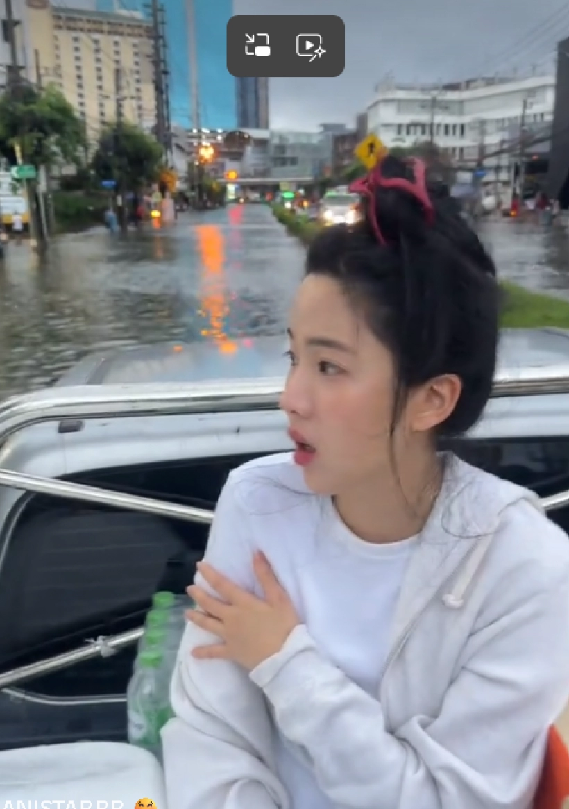 Janis Janistar亲自涉水为灾民发放物资 希望尽自己所能提供帮助
