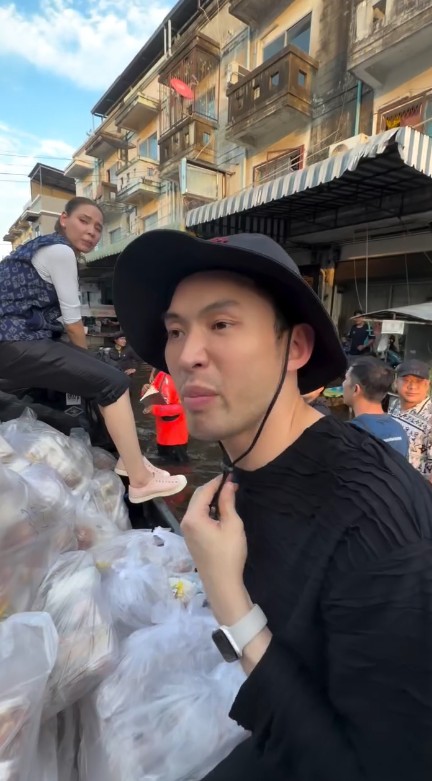 DJ Matoom冒险深入积水区送餐至深夜 发放5000多份食物和饮用水