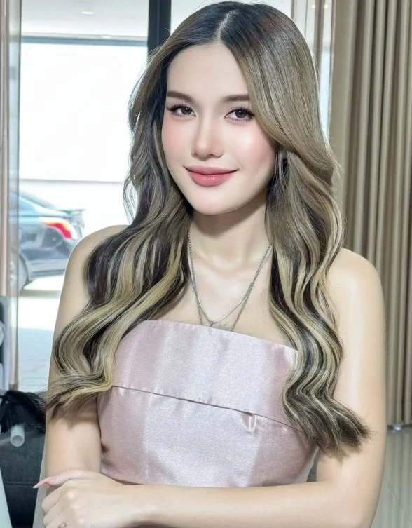 Farida早产生女 Tin Tin探望女儿Vera