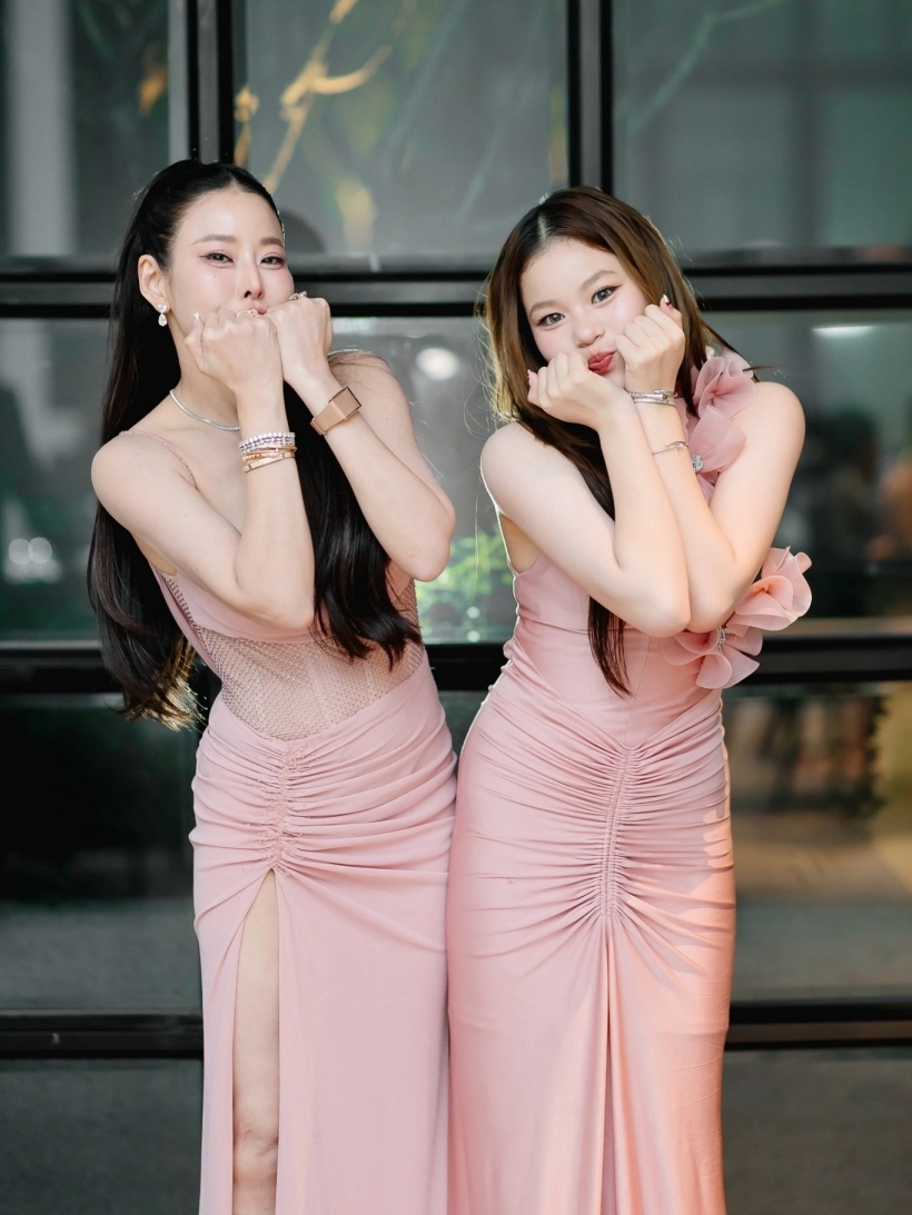 Ning与Nirin母女同框 美貌出众宛如姐妹