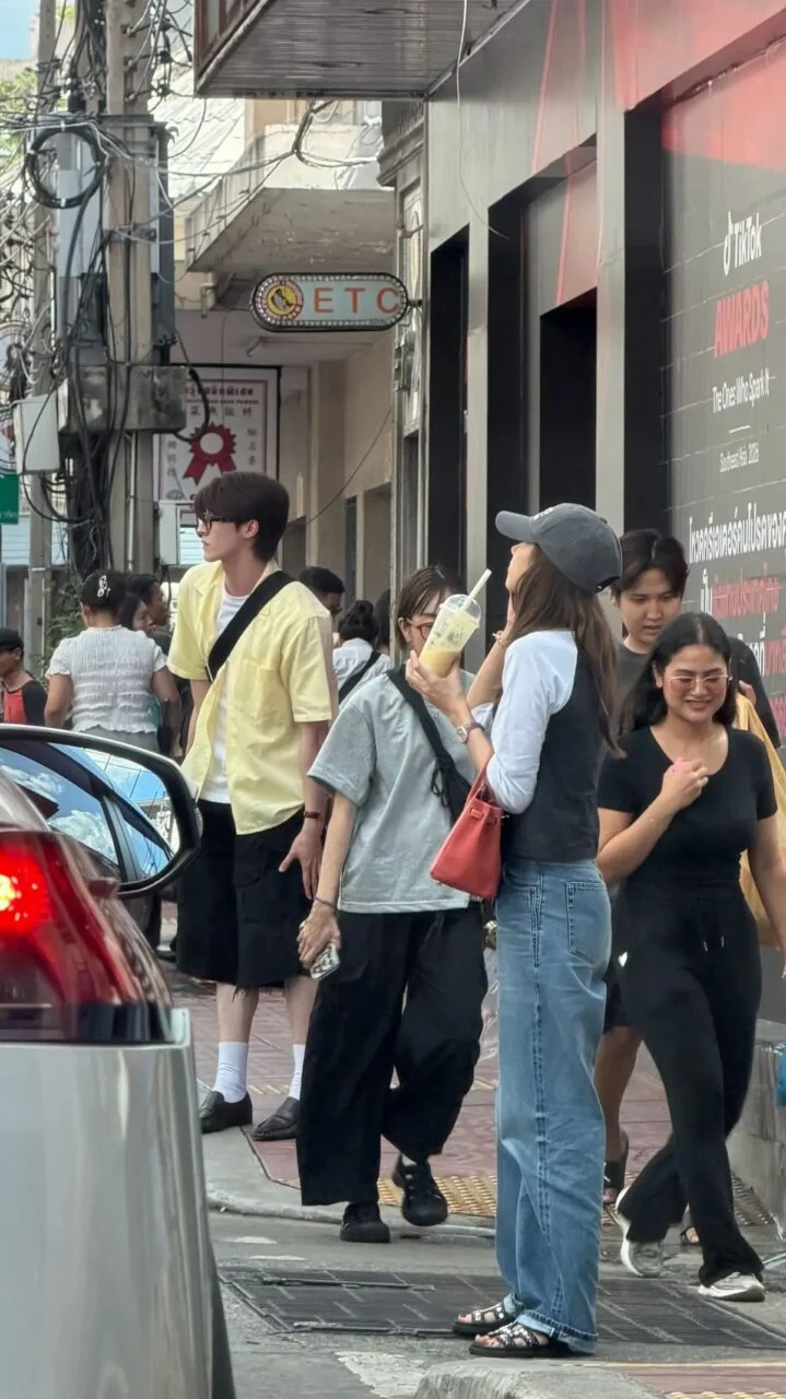 Lisa与Blue被目击一同散步 此前还与女方家人共进晚餐