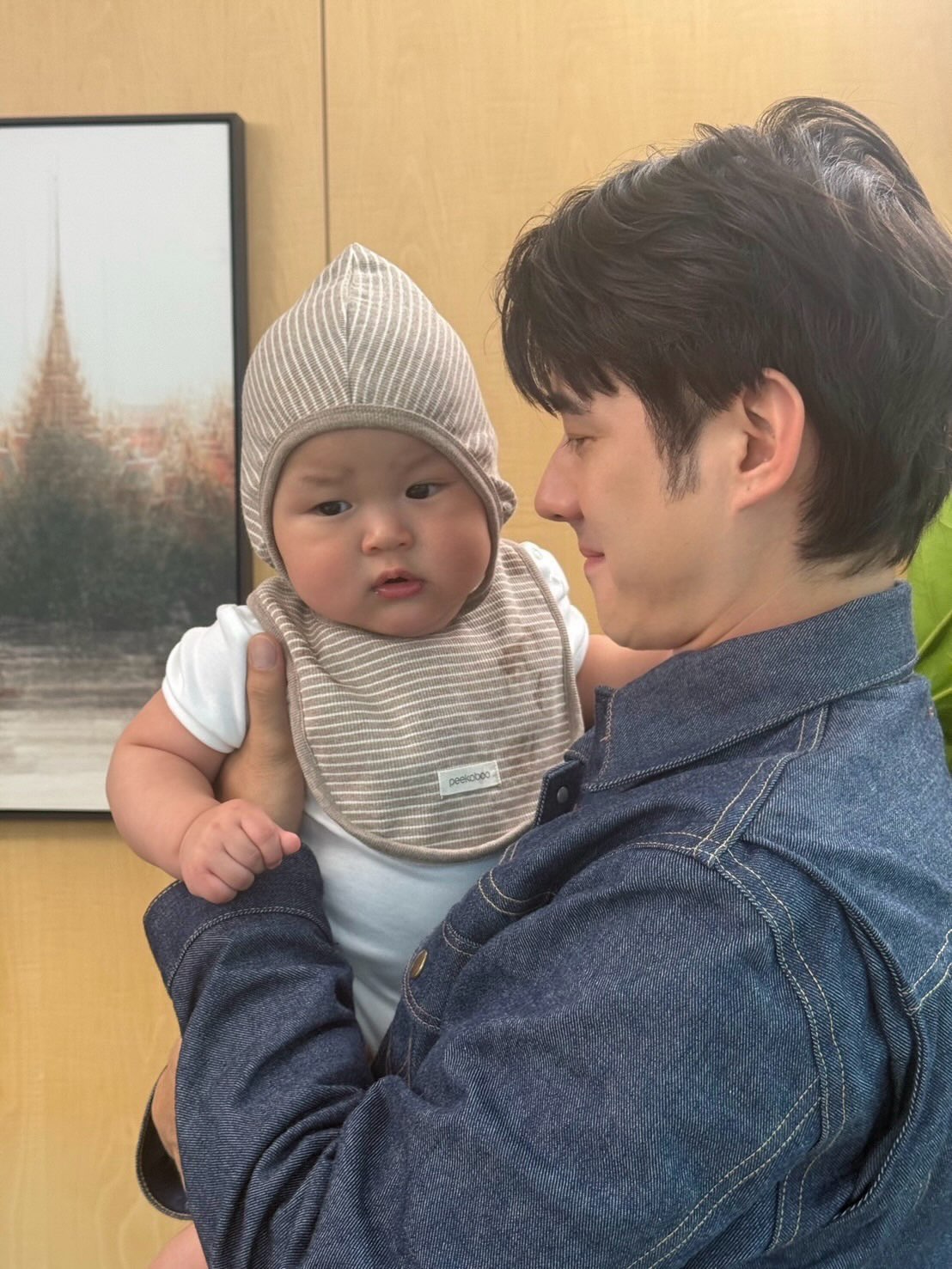 Phobrak初遇Mario Maurer 表情逗趣引发网友热议