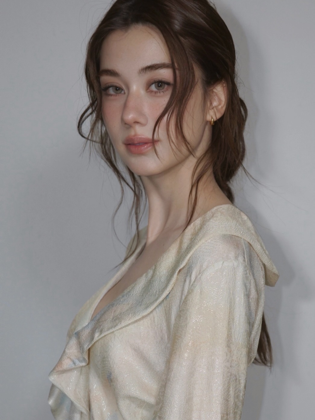 Lena Lalina分享演员成长历程 感谢粉丝一路支持陪伴